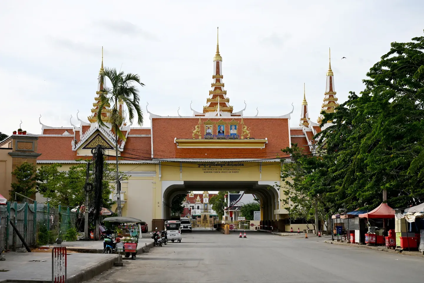 Cambodia shuts all border crossings with Thailand