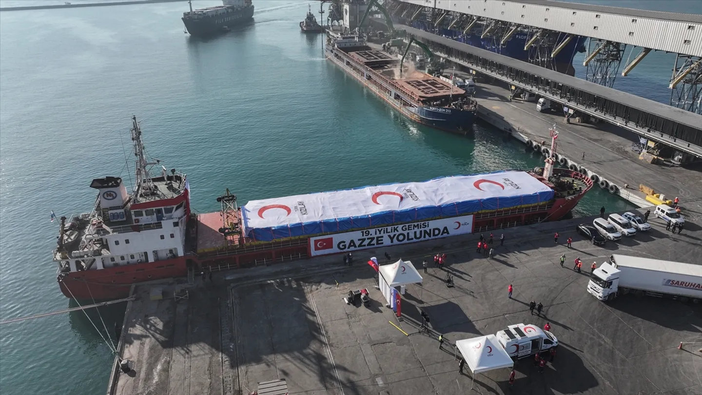 انطلاق "سفينة الخير" التاسعة عشرة المحملة بالمساعدات إلى غزة من ميناء مرسين التركي