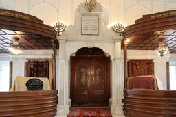 מורשת יהודית שחיה בלב איזמיר: תשעה בתי כנסת