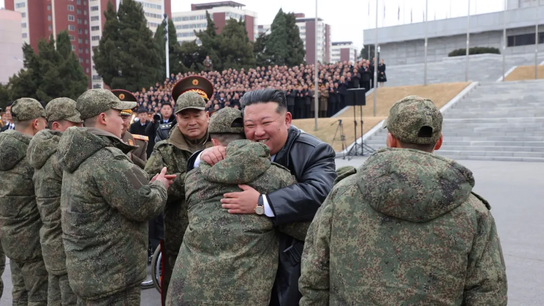 كوريا الشمالية تقر بإرسال جنود إلى روسيا.. وكيم يستقبل العائدين بحفل رسمي ويكشف سقوط قتلى