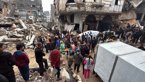 استشهاد فلسطيني وقصف إسرائيلي متواصل على غزة.. وتحذير أممي من تأخر إجلاء المرضى