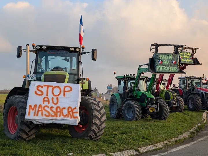 Fermerët francezë në protesta, bllokojnë unazën rrugore të qytetit Arras