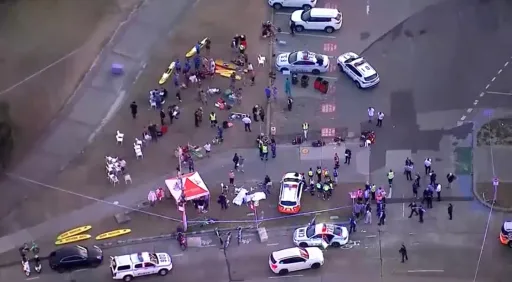 Најмалку 10 загинати, 12 повредени во пукање на плажа во Австралија