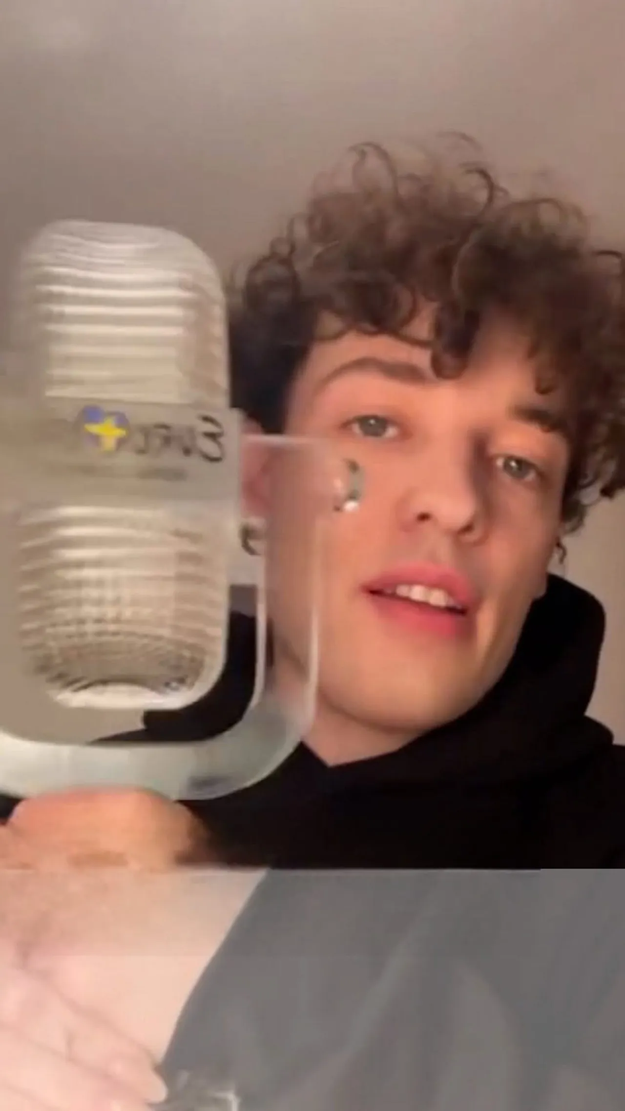 Fituesi i Eurovisionit do ta kthejë trofeun në shenjë proteste ndaj pjesëmarrjes së Izraelit