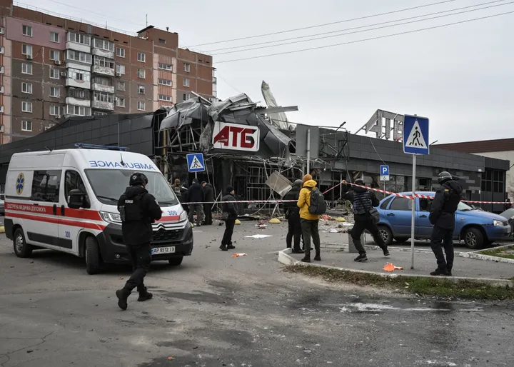 موسكو تعلن سيطرتها على أراض أوكرانية وإسقاطها 235 مسيّرة وزيلينسكي: روسيا تطيل أمد الحرب