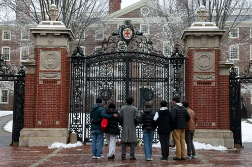 Բրաունի համալսարանի վրա հարձակման կասկածյալն ազատ է արձակվել, մարդասպանի որոնումները շարունակվում են