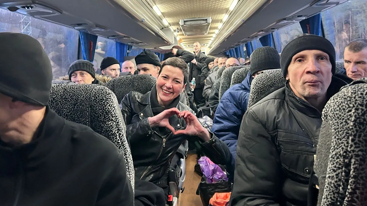 Belarusda azad edilən 100-dən çox məhbus Ukraynaya göndərilib