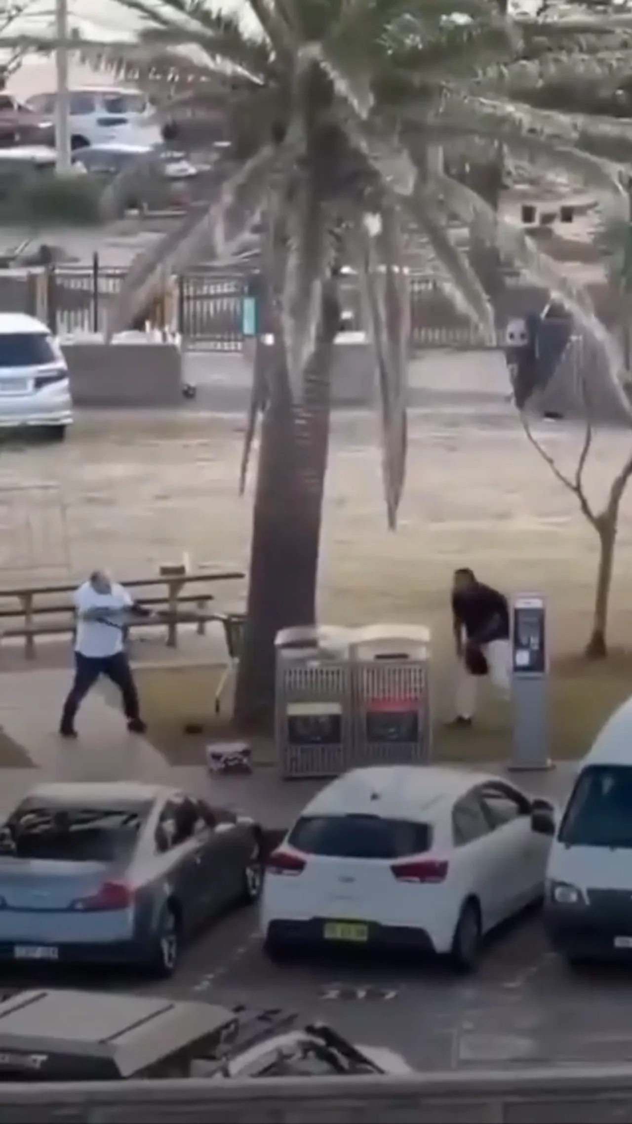 Pria Muslim ini dengan berani hentikan penembakan di Sydney, Australia