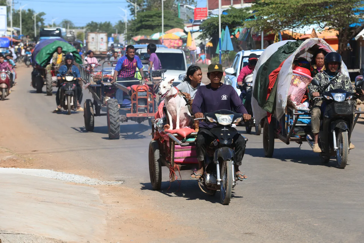 Peguam Thai tudung Kemboja halang rakyatnya pulang, Hun Sen kata semua bebas ke lapangan terbang