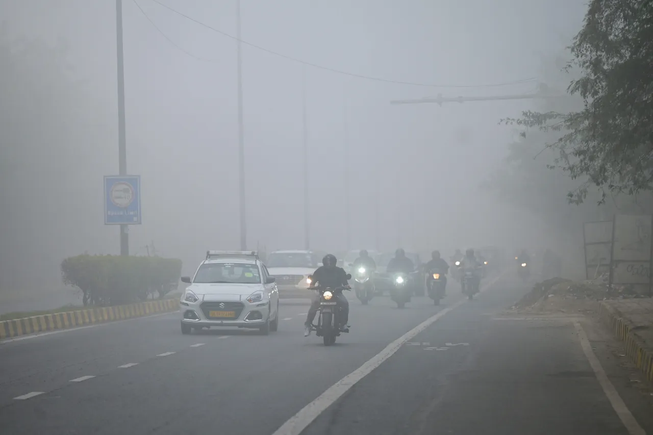 Four dead, 25 injured in fog-triggered crash on Delhi–Agra expressway
