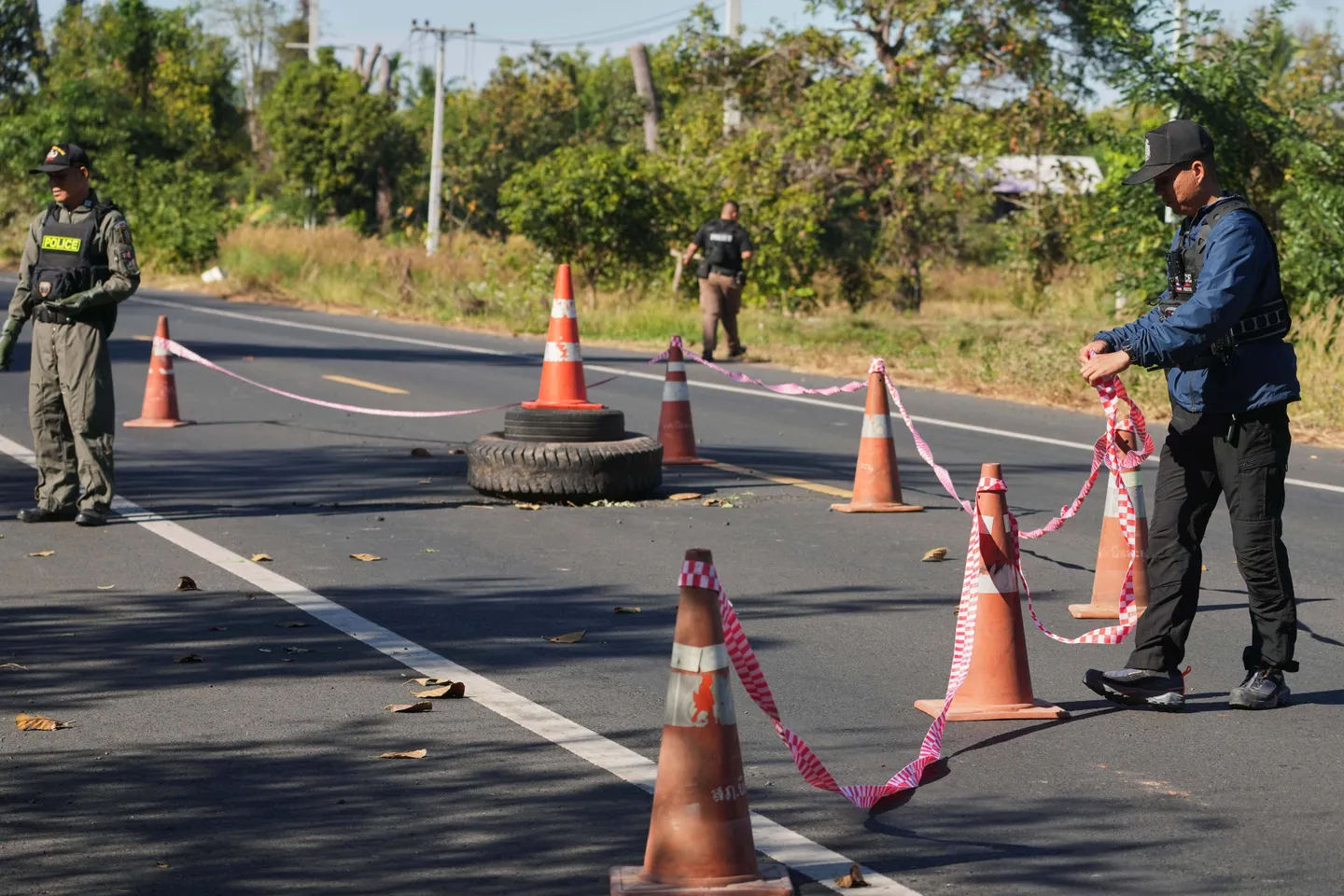 مقتل 12 شخصاً ونزوح مئات الآلاف جراء تجدد الاشتباكات بين كمبوديا وتايلاند