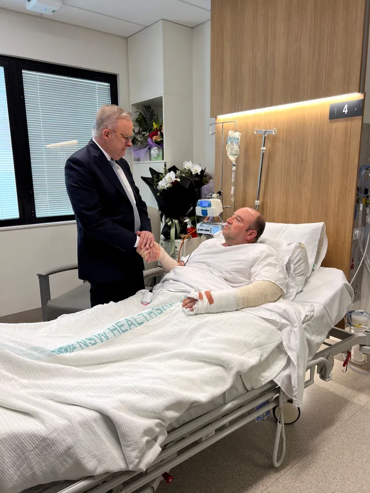 "Vous êtes un héros australien": Albanese salue le musulman qui a désarmé le tireur de Bondi Beach