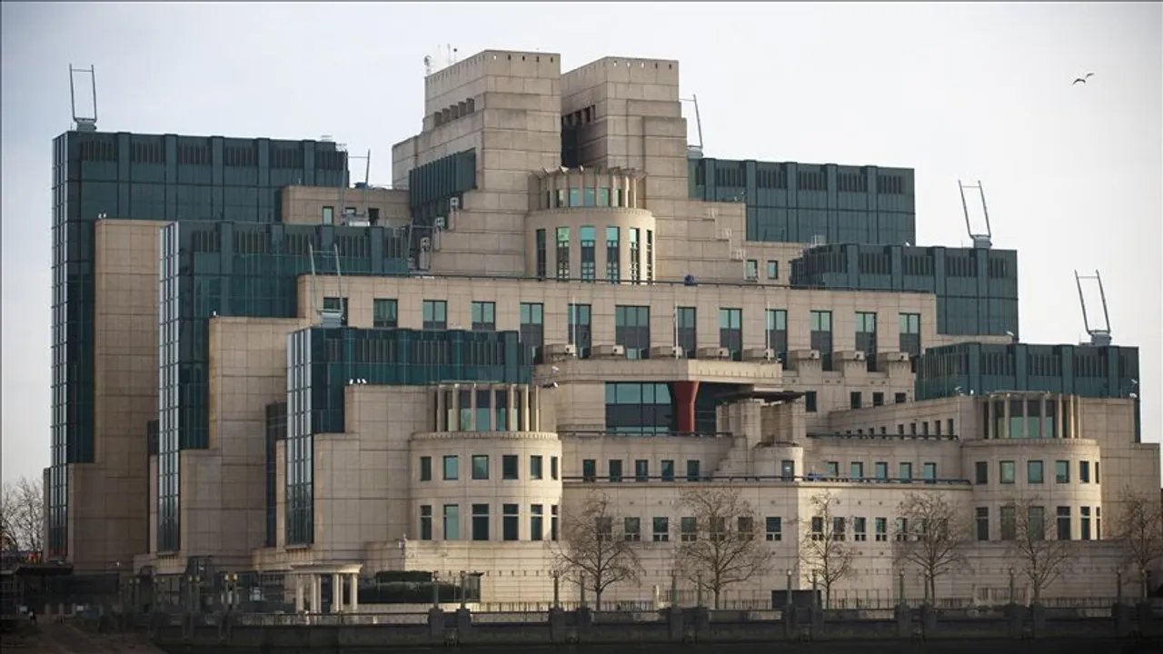 Rusia teston Perëndimin në prag të luftës, thotë kreu i inteligjencës britanike