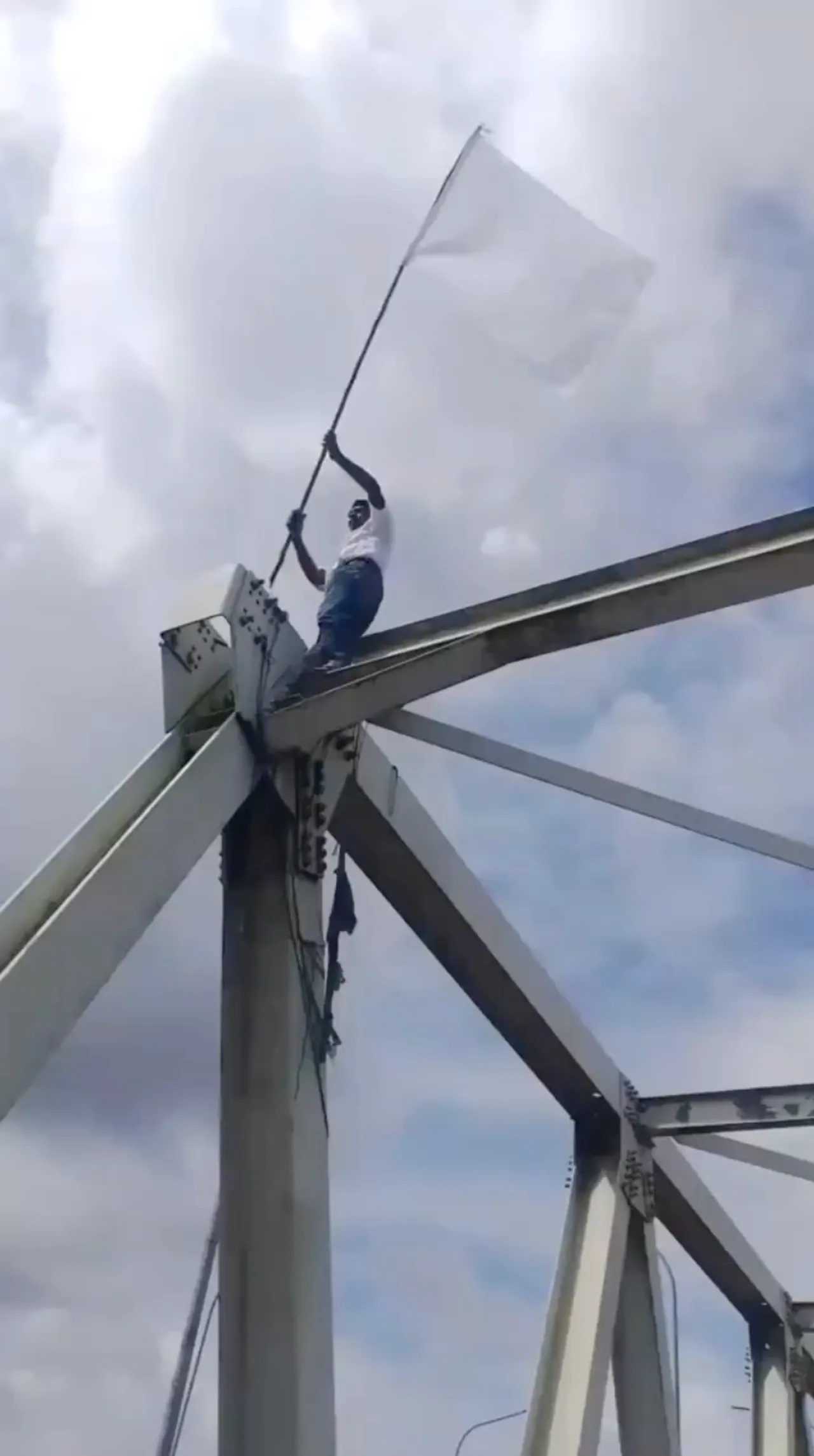 20 hari pascabencana, warga Aceh kibarkan bendera putih simbol kondisi darurat