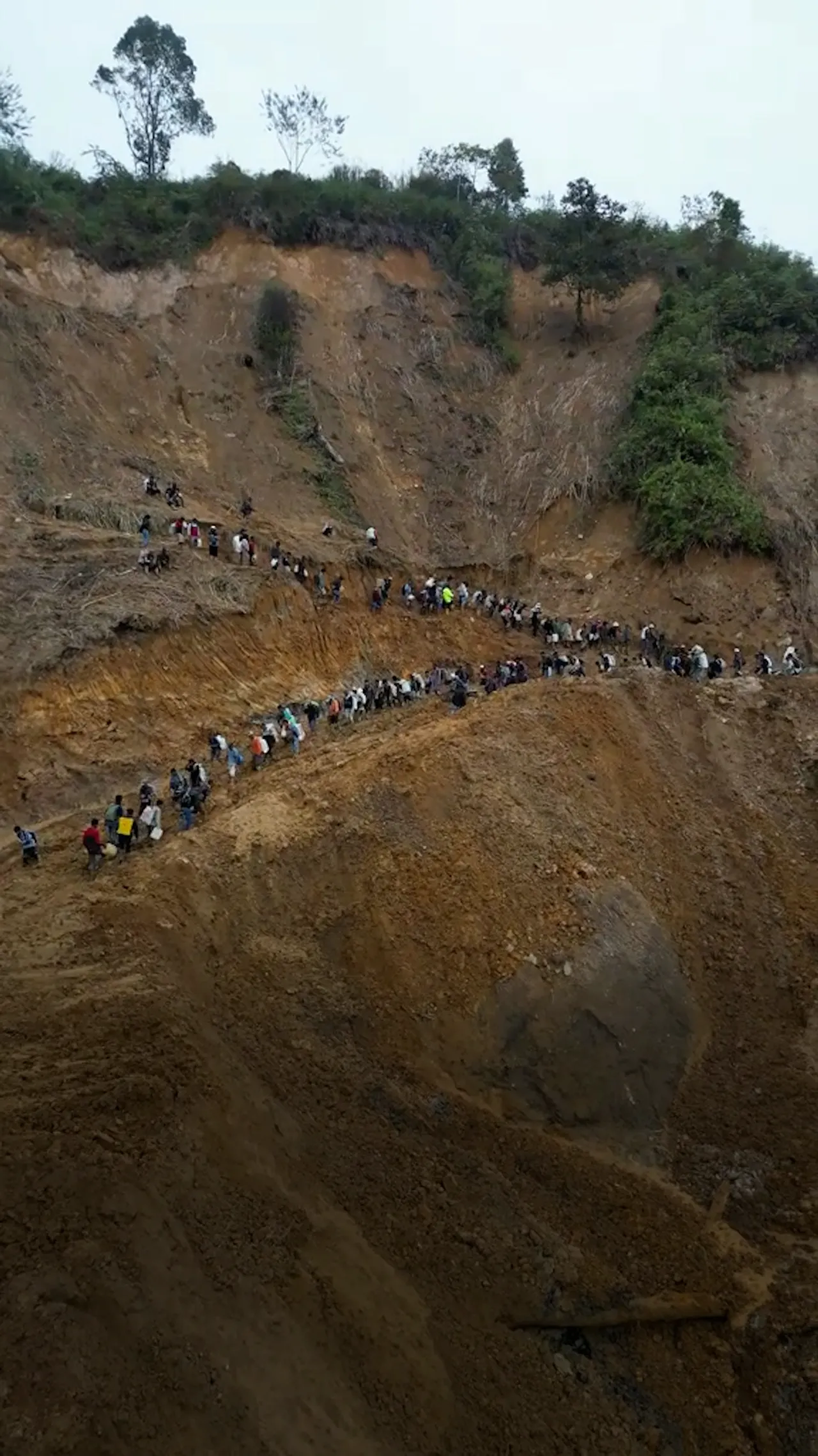 Ribuan warga Bener Meriah Aceh jalan kaki puluhan kilometer dapatkan sembako