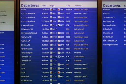 1,500 US flights cancelled amid severe winter storm warnings