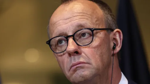 Канцлер Германии потребовал решения по российским активам