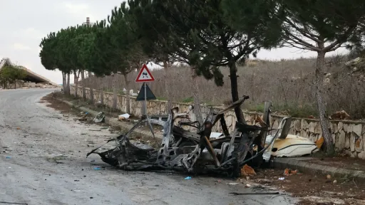 وسط أنباء عن "هجوم واسع".. قتيلان وجرحى في غارتين للاحتلال على لبنان