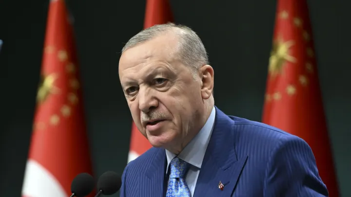 Ärdoğan kisätte: “Qara diñgezdä yök korablarına höcümnär berkemneñ dä faydasına tügel”