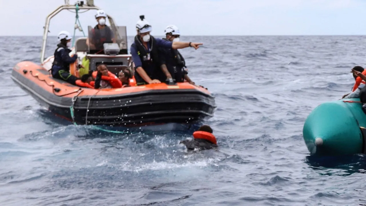 Fourteen Egyptian migrants die after boat sinks near Greece