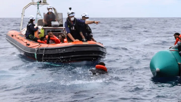 Fourteen Egyptian migrants die after boat sinks near Greece