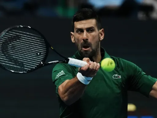 Novak Djokovic regressa a Adelaide para iniciar a sua jornada no Open da Austrália