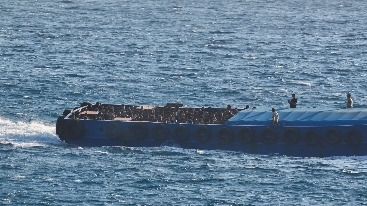 مصر.. مصرع 14 مصرياً في غرق قارب هجرة غير نظامية بالبحر المتوسط