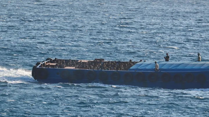 مصر.. مصرع 14 مصرياً في غرق قارب هجرة غير نظامية بالبحر المتوسط