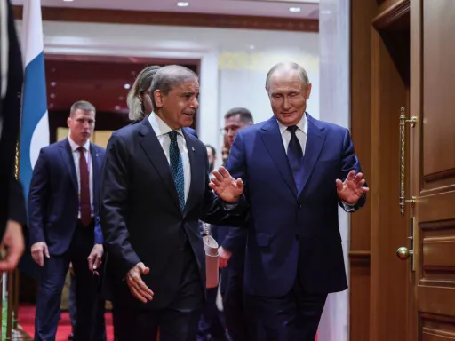 Rússia e Paquistão exploram novo acordo petrolífero à medida que os laços energéticos se aprofundam