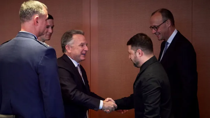 АКШ менен Украина Берлинде 5 сааттык жыйында тынчтык жана экономика күн тартибин талкуулашты