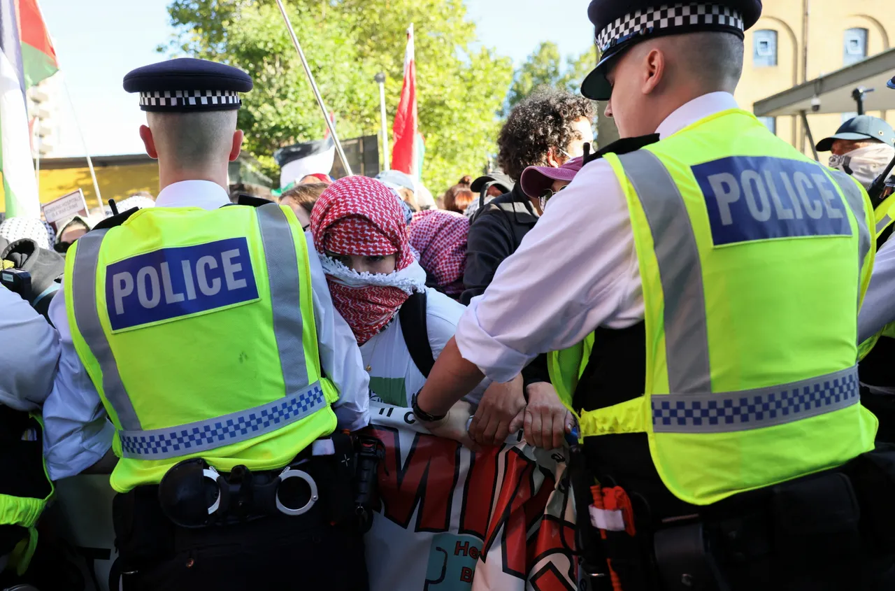 Protesters chanting 'globalise intifada' will face arrest: UK police