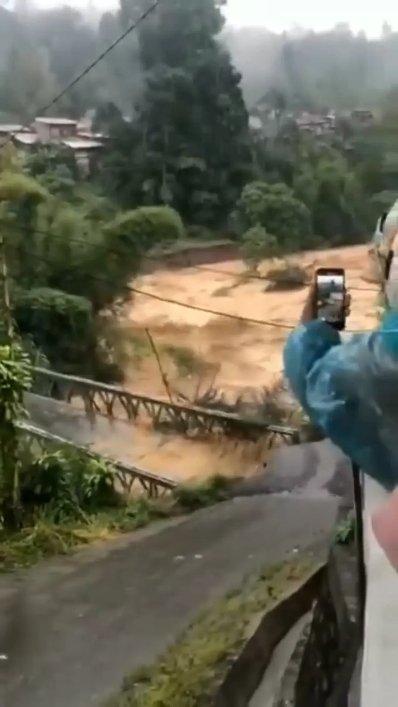 Jalan desa Silih Nara, Aceh putus total, DPRK desak bangun jembatan darurat