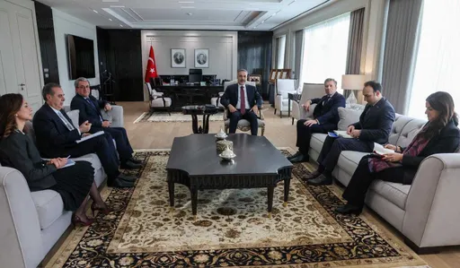 وزير الخارجية التركي يلتقي وكيل الأمين العام للأمم المتحدة بأنقرة
