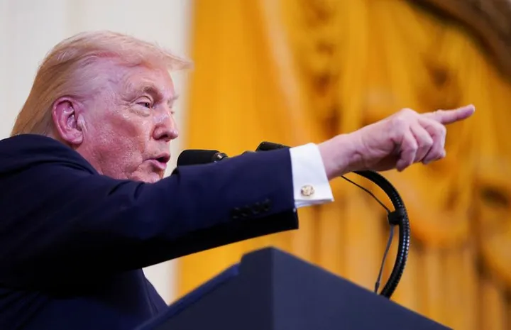 ټرمپ پر اوو نورو هیوادونو او فلسطینیانو بشپړ سفري بندیزونه ولګول