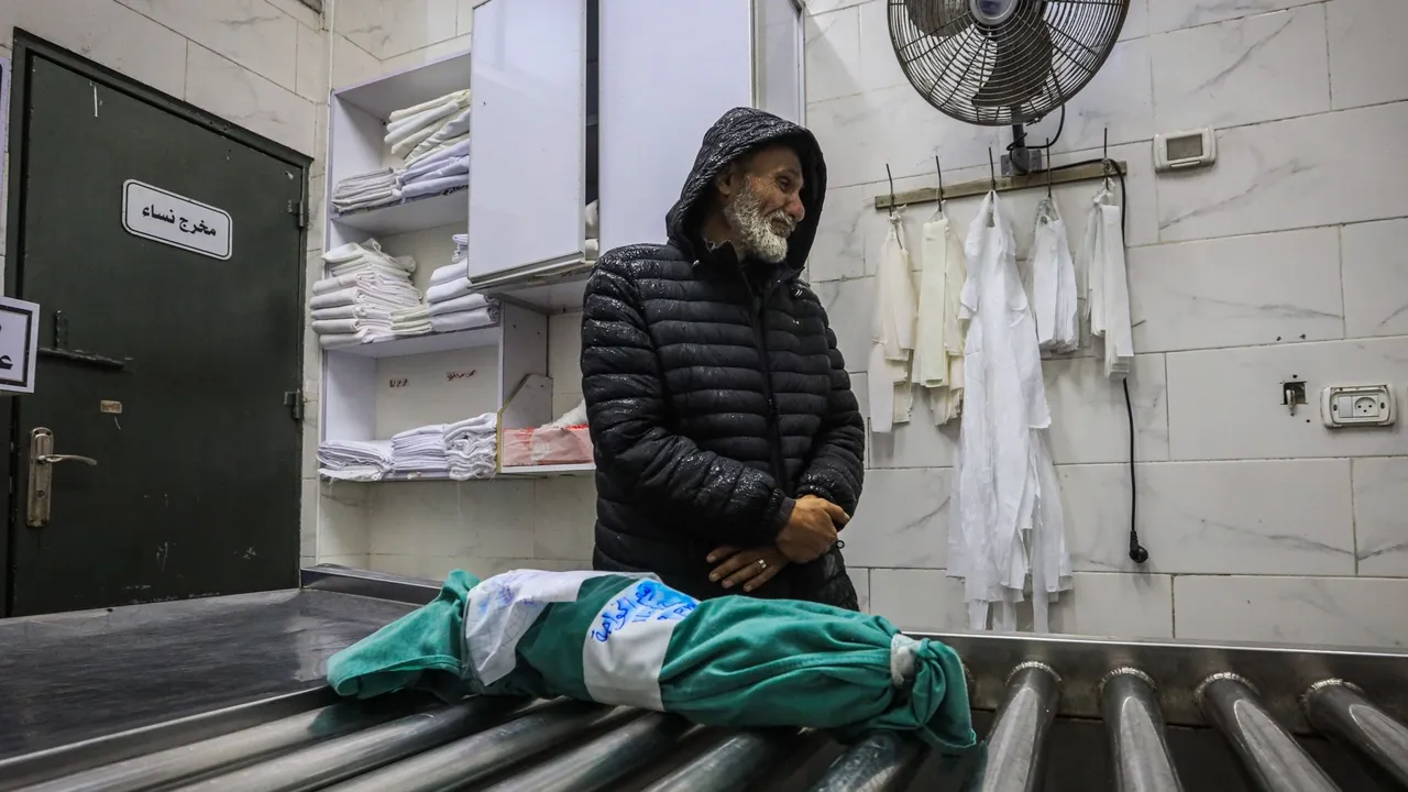 Bebé recém-nascido morre congelado em Gaza, que viu condições agravadas por uma tempestade