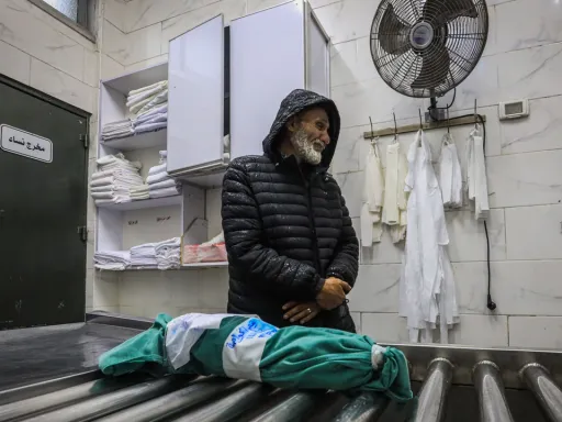 Bebé recém-nascido morre congelado em Gaza, que viu condições agravadas por uma tempestade