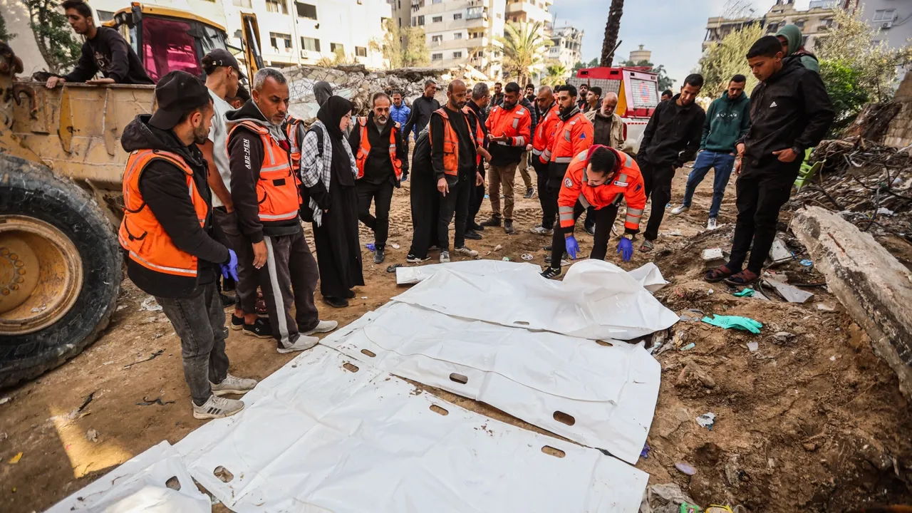 Corpos de 30 membros de uma família palestiniana recuperados dos escombros na Cidade de Gaza
