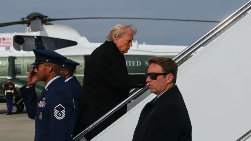 ترامپ ممنوعیت سفر به آمریکا را به شش کشور دیگر، از جمله  فلسطین، گسترش داد