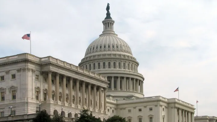 أحاله إلى ترمب للتوقيع.. الشيوخ الأمريكي يقر برفع العقوبات المفروضة على سوريا