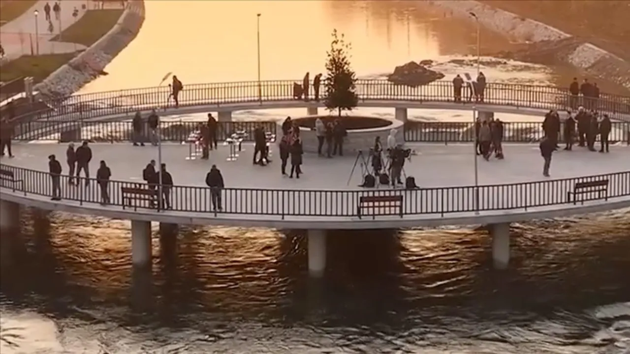 Në Mitrovicë u hap edhe ura e re për këmbësorë