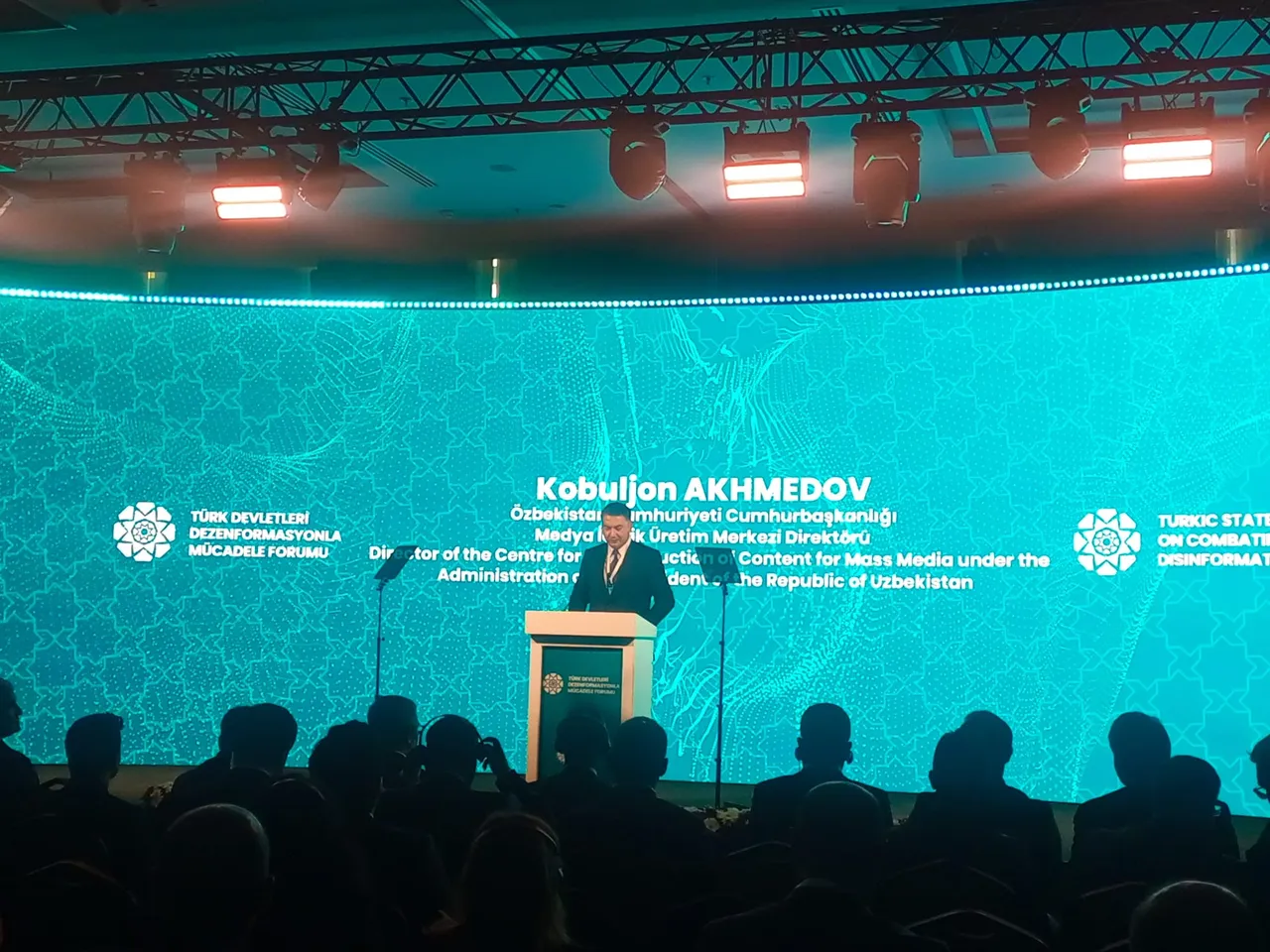 ئەنقەرەدە ئېچىلغان تۈرك دۇنياسى ئالاقە يىغىنىدا ساختا ئۇچۇرغا قارشى كۈچلەرنى بىرلەشتۈرۈش تەكىتلەندى