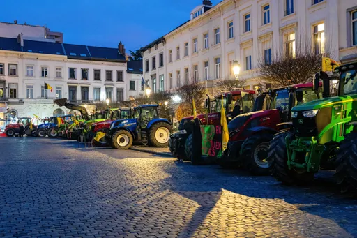 Farmers protest Mercosur free-trade deal in Brussels by blocking roads