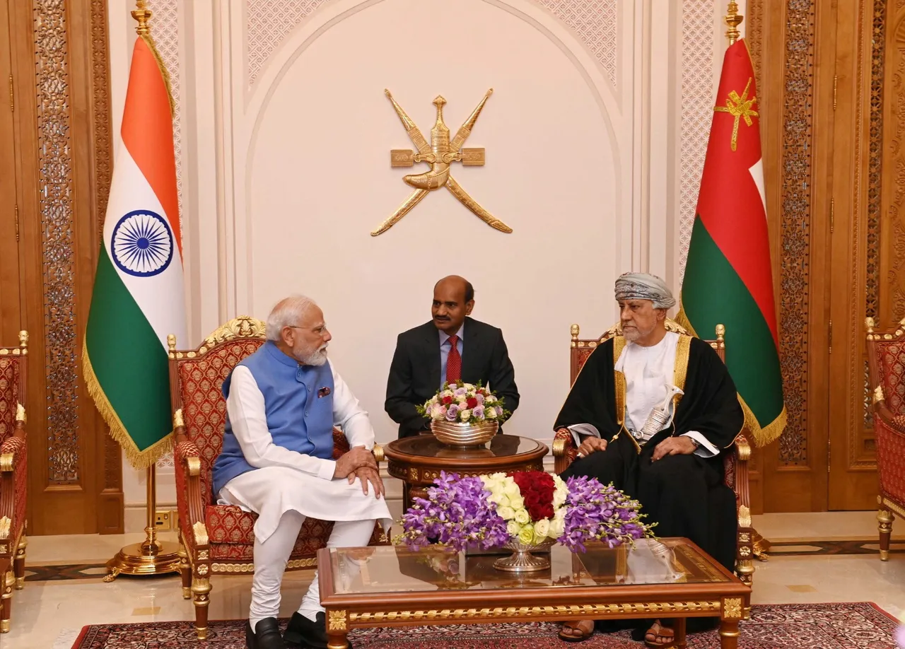 भारतीय प्रधानमंत्री मोदी दो दिवसीय आधिकारिक दौरे पर ओमान पहुंचे।