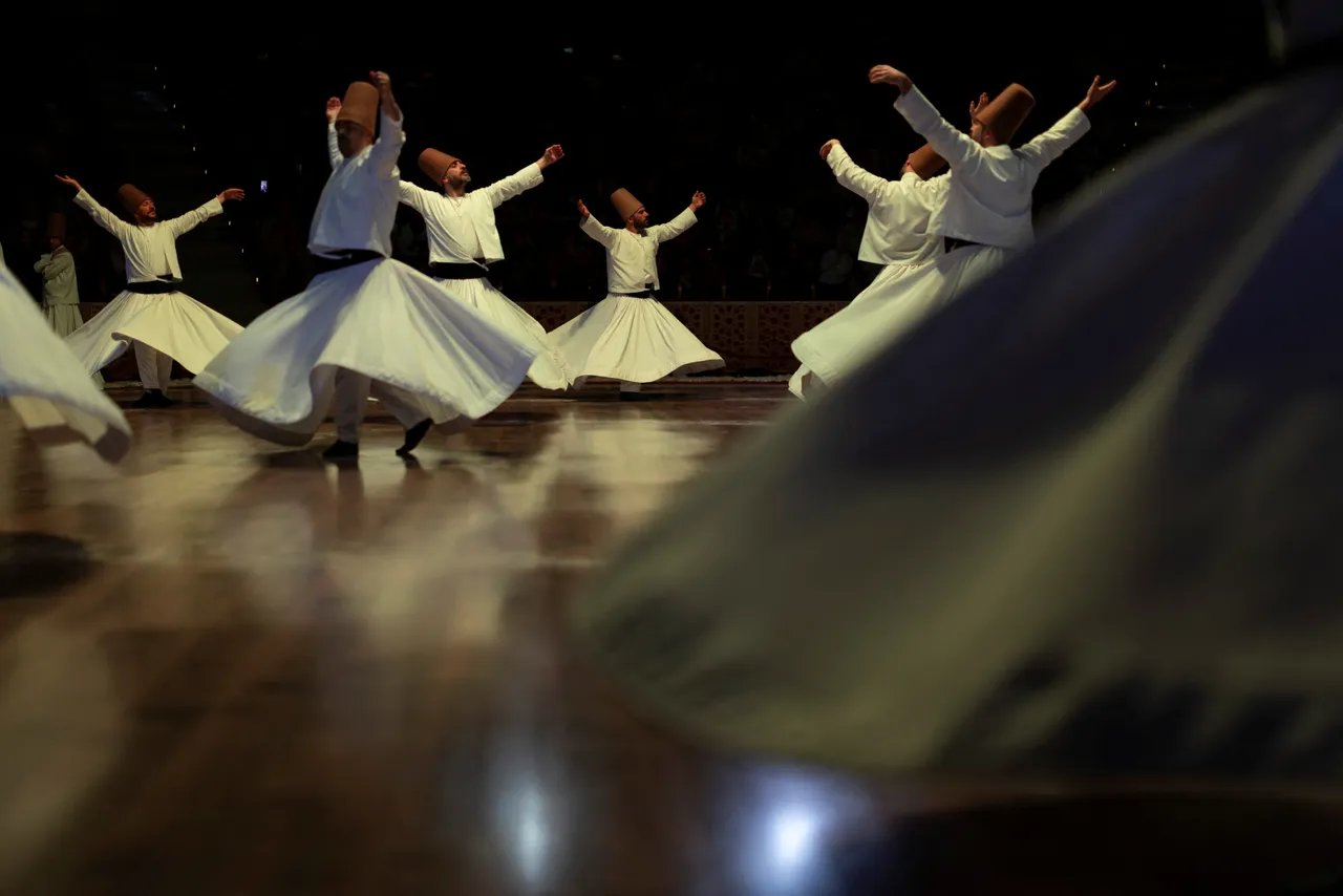 Mevlana Rumi përkujtohet në Türkiyen qendrore në 752-vjetorin e vdekjes së tij