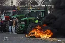 Mercosur: des milliers d’agriculteurs en colère bloquent les rues de Bruxelles