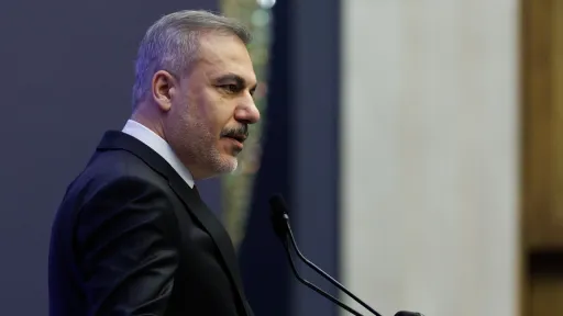 فيدان يحذر من مماطلة واجهة PKK الإرهابي في تنفيذ اتفاق 10 مارس المبرم مع حكومة سوريا