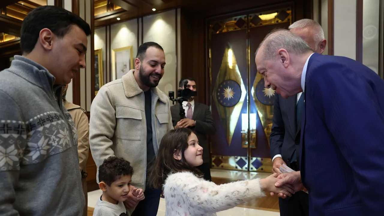 Ärdoğan Ğazzädä üterelgän balanıñ ğailäse belän küreşte