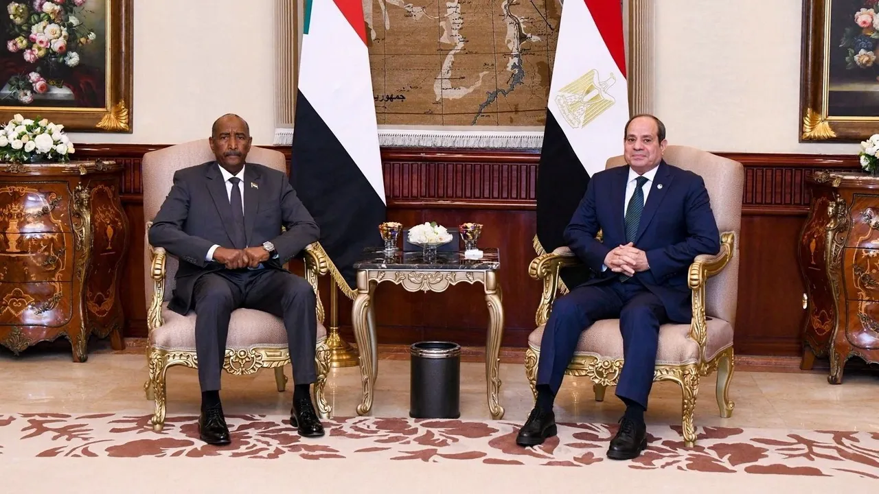 خلال زيارة البرهان.. القاهرة تعلن "خطوطاً حمراء" لن تسمح بتجاوزها في السودان