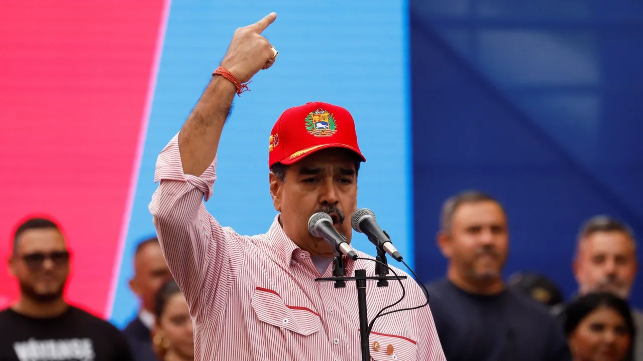 Maduro Kolumbiyadan xärbi yärdäm soradı