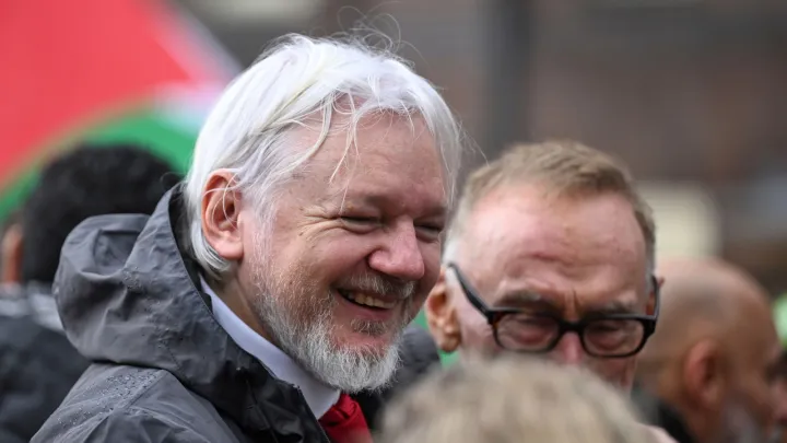 Julian Assange porte plainte contre la Fondation Nobel après l’attribution du prix à Machado